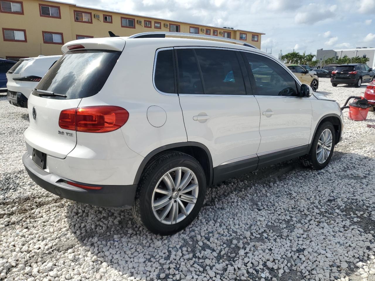 2013 VOLKSWAGEN TIGUAN S photo 5