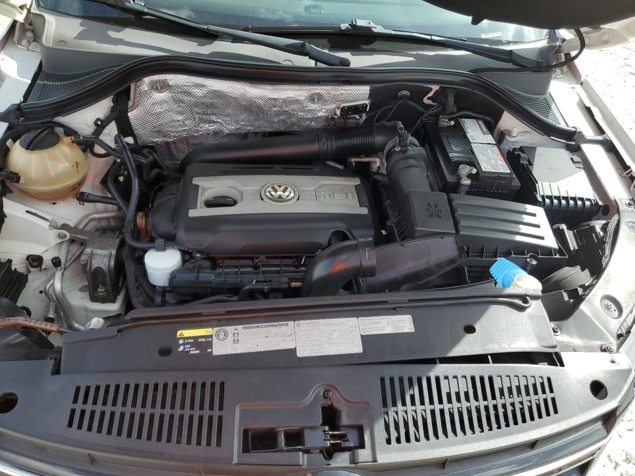 2013 VOLKSWAGEN TIGUAN S photo 23