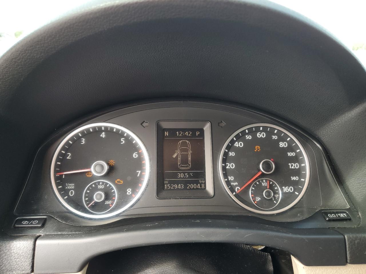 2013 VOLKSWAGEN TIGUAN S photo 17