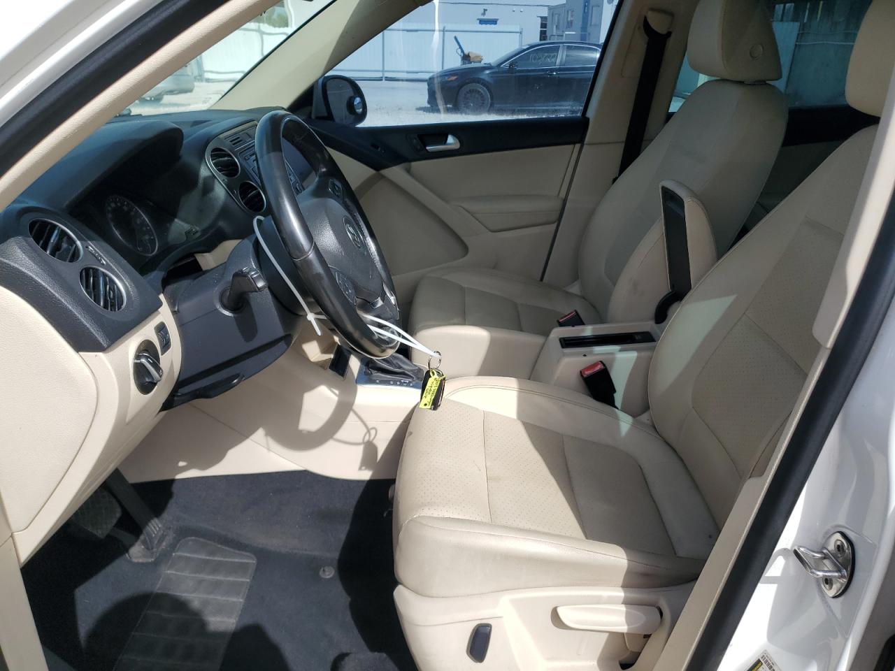 2013 VOLKSWAGEN TIGUAN S photo 13