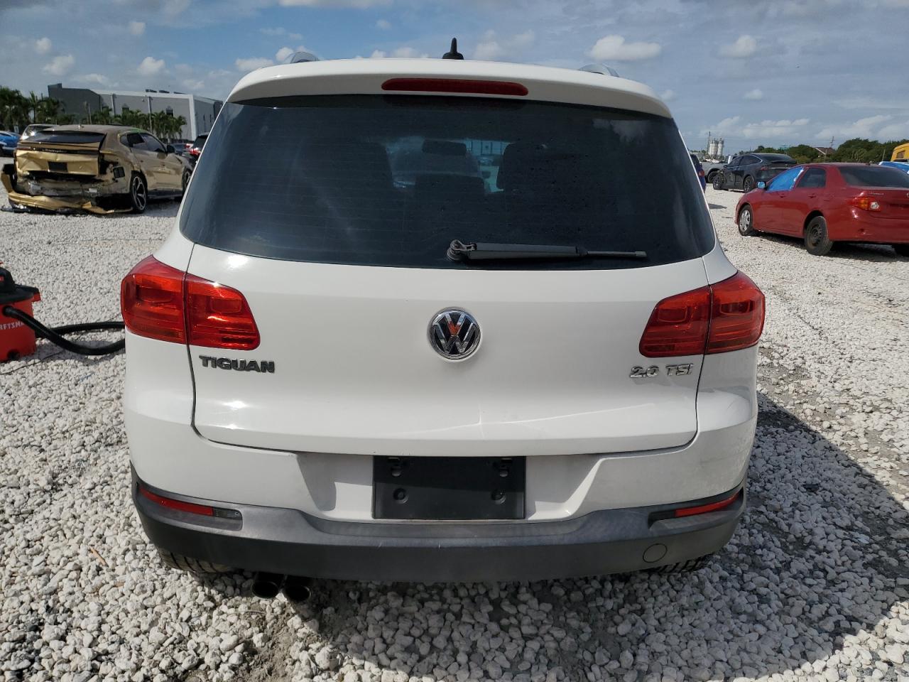 2013 VOLKSWAGEN TIGUAN S photo 11