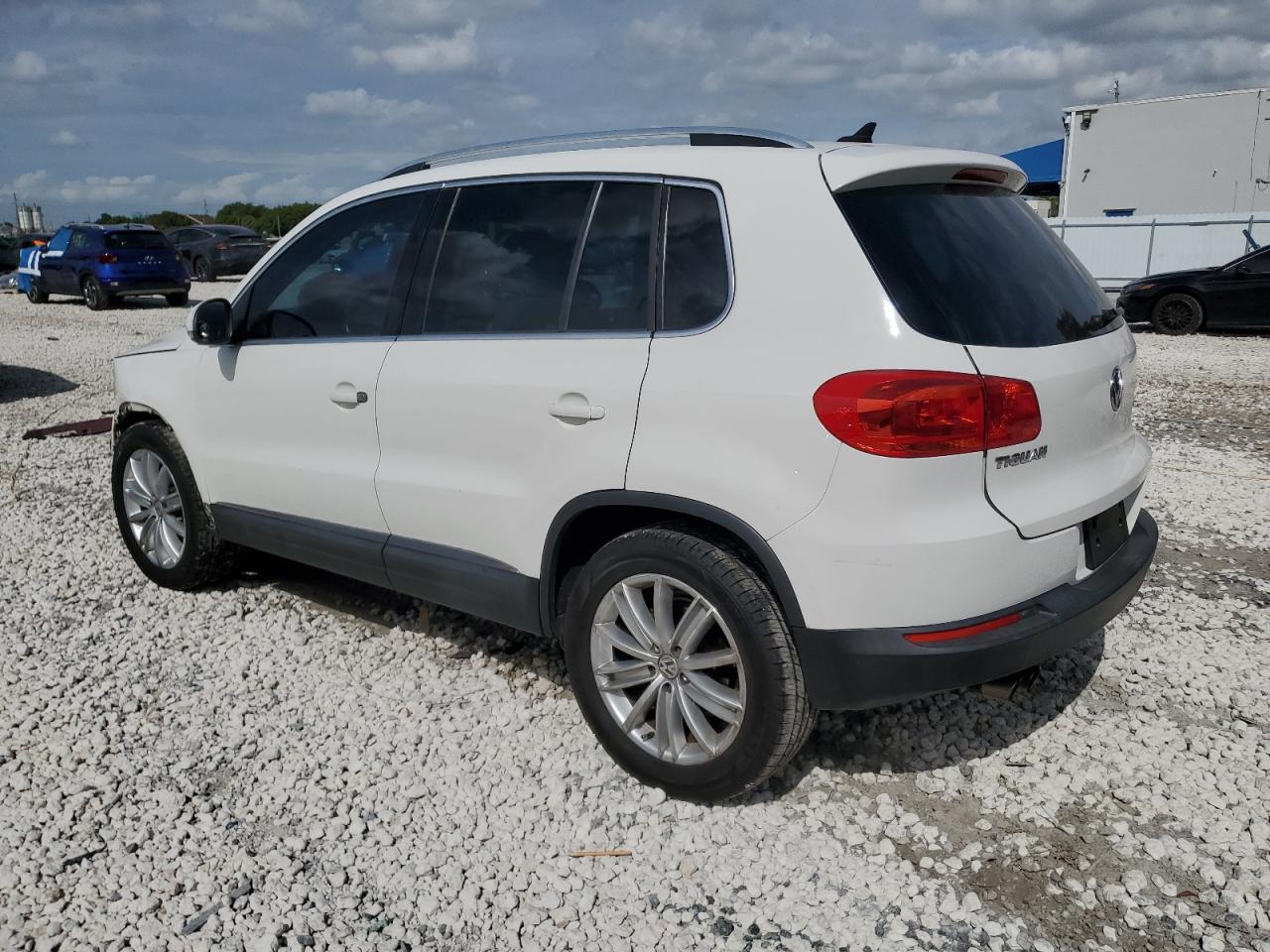 2013 VOLKSWAGEN TIGUAN S photo 3