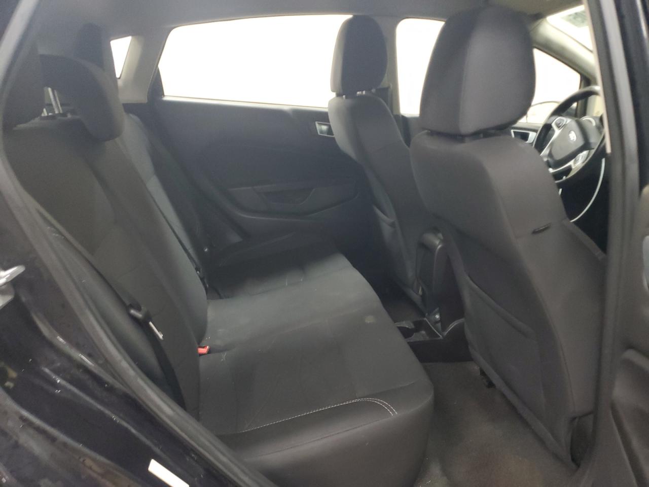 2015 FORD FIESTA SE photo 11