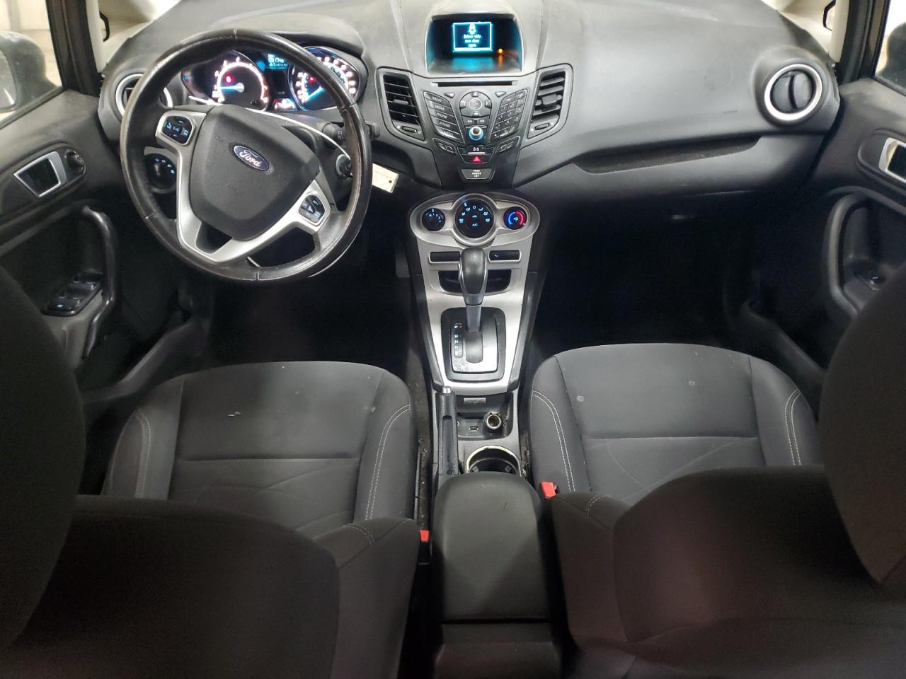 2015 FORD FIESTA SE photo 8