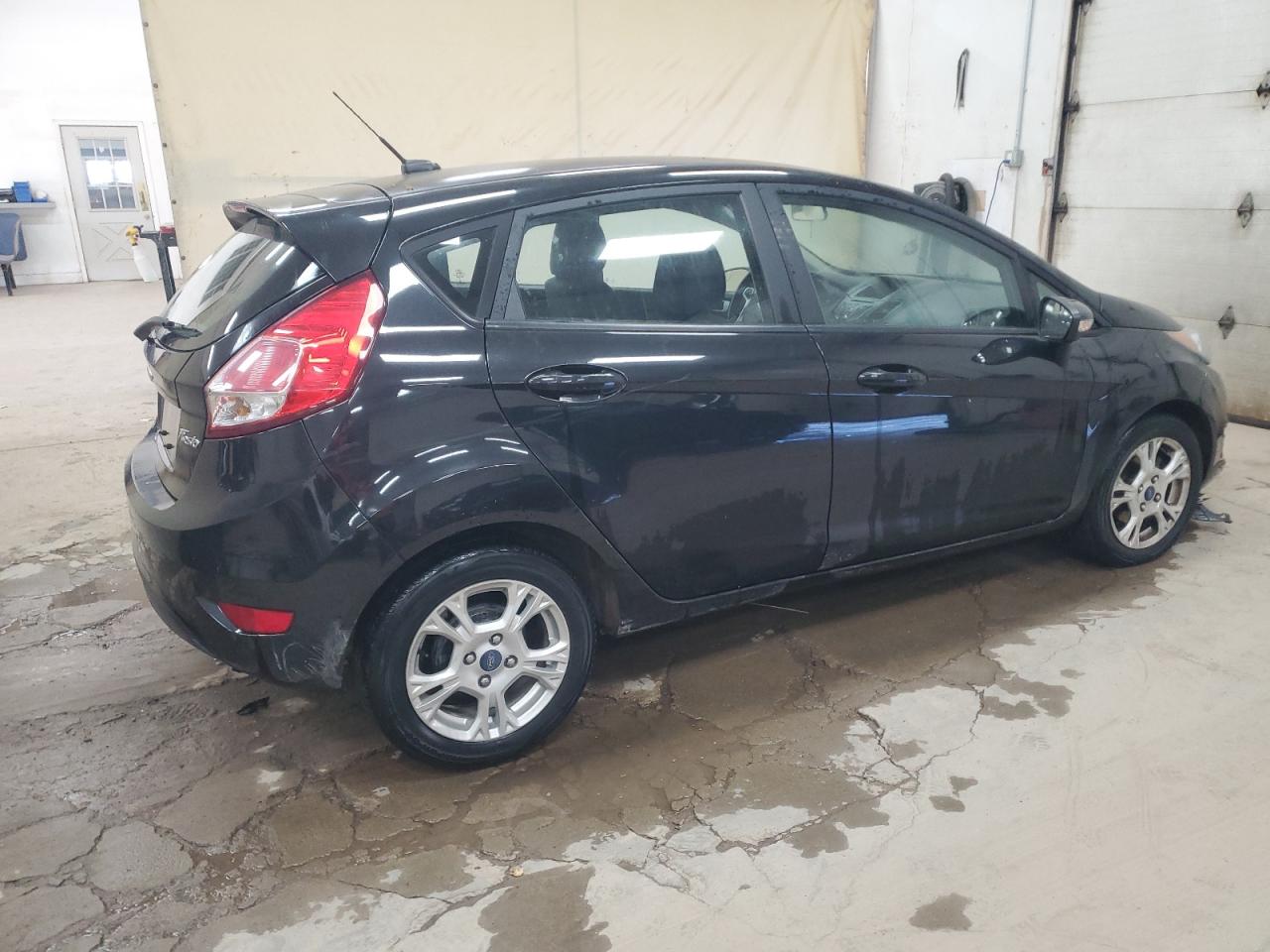2015 FORD FIESTA SE photo 3
