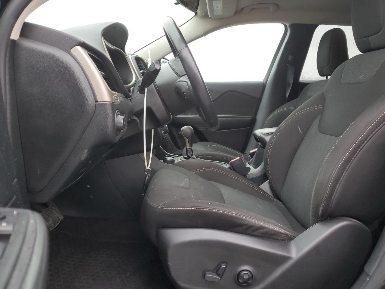 2016 JEEP CHEROKEE LATITUDE photo 13