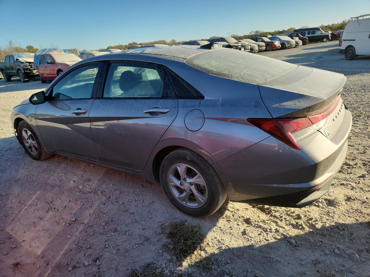 2023 HYUNDAI ELANTRA SE photo 3