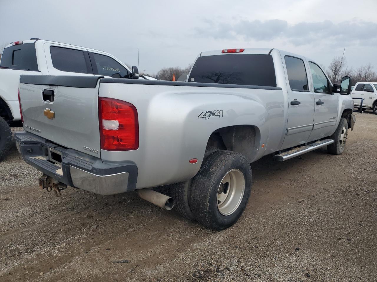 2014 CHEVROLET SILVERADO K3500 LT photo 3