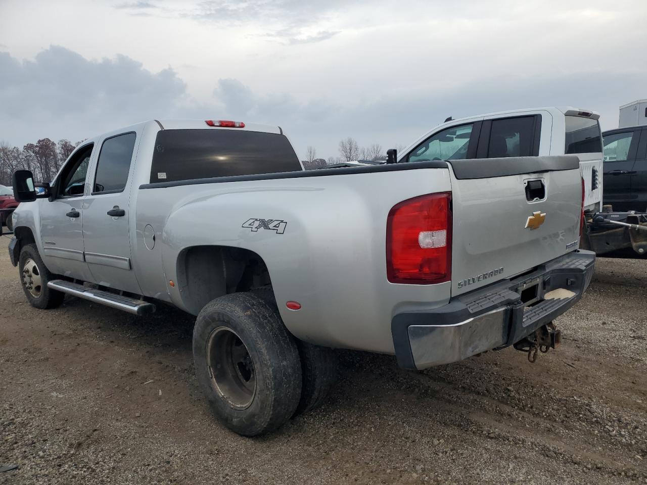 2014 CHEVROLET SILVERADO K3500 LT photo 2