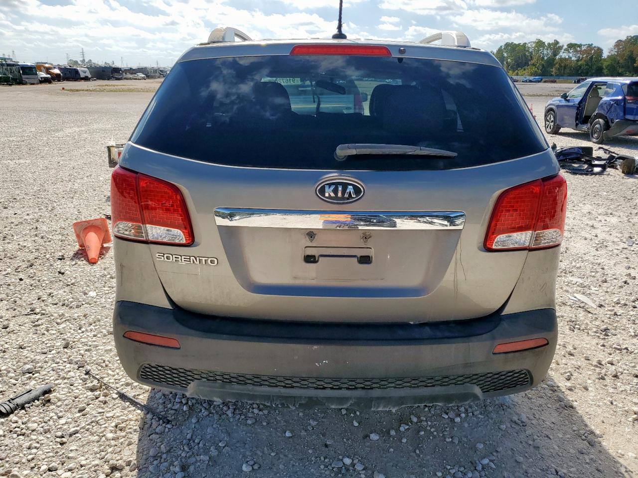 2011 KIA SORENTO LX photo 11