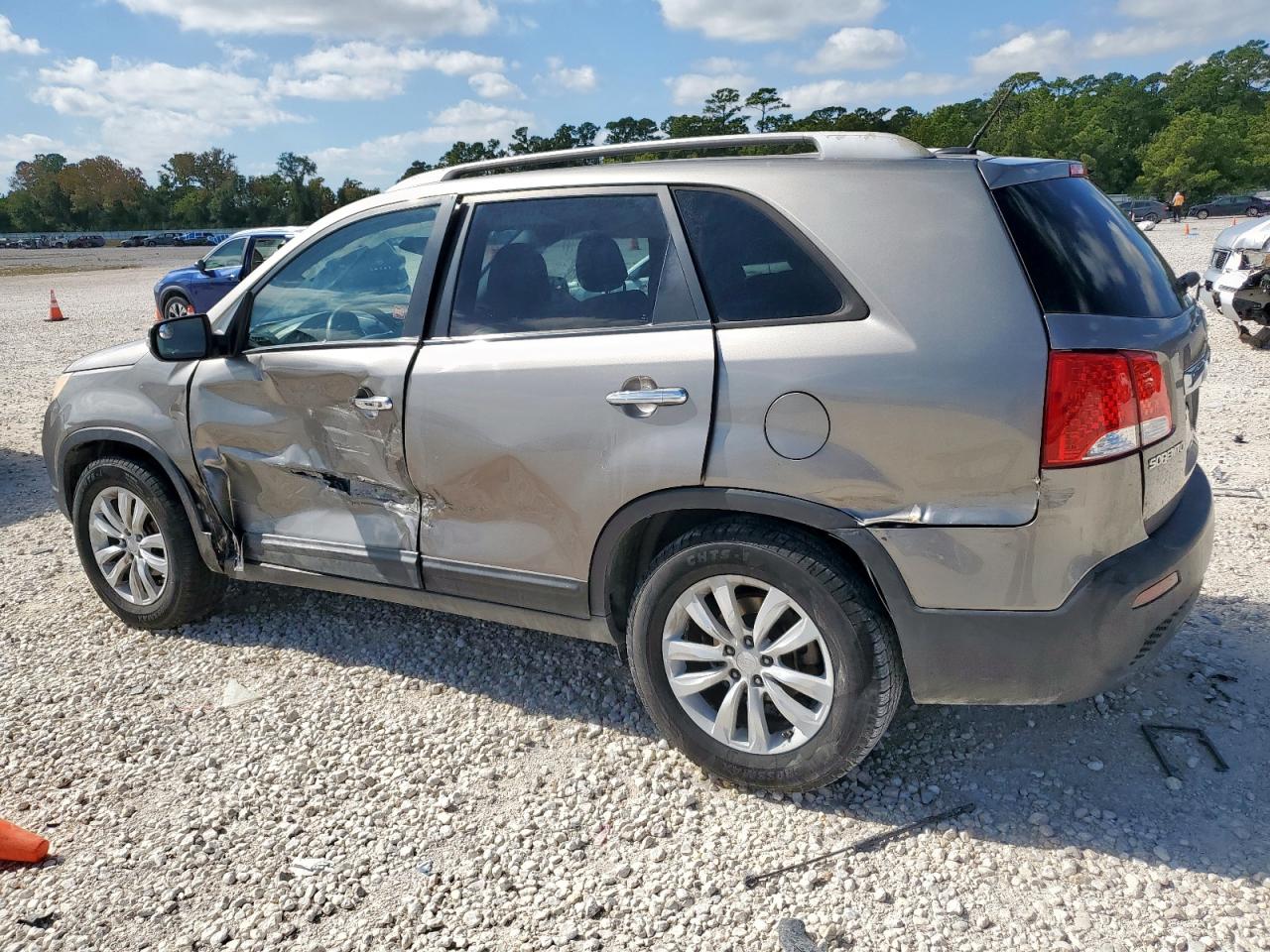 2011 KIA SORENTO LX photo 3
