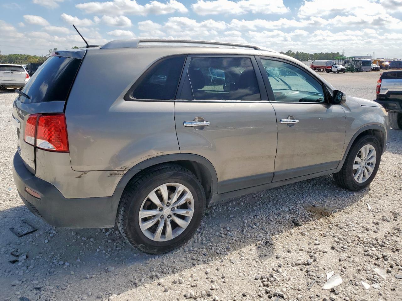 2011 KIA SORENTO LX photo 5