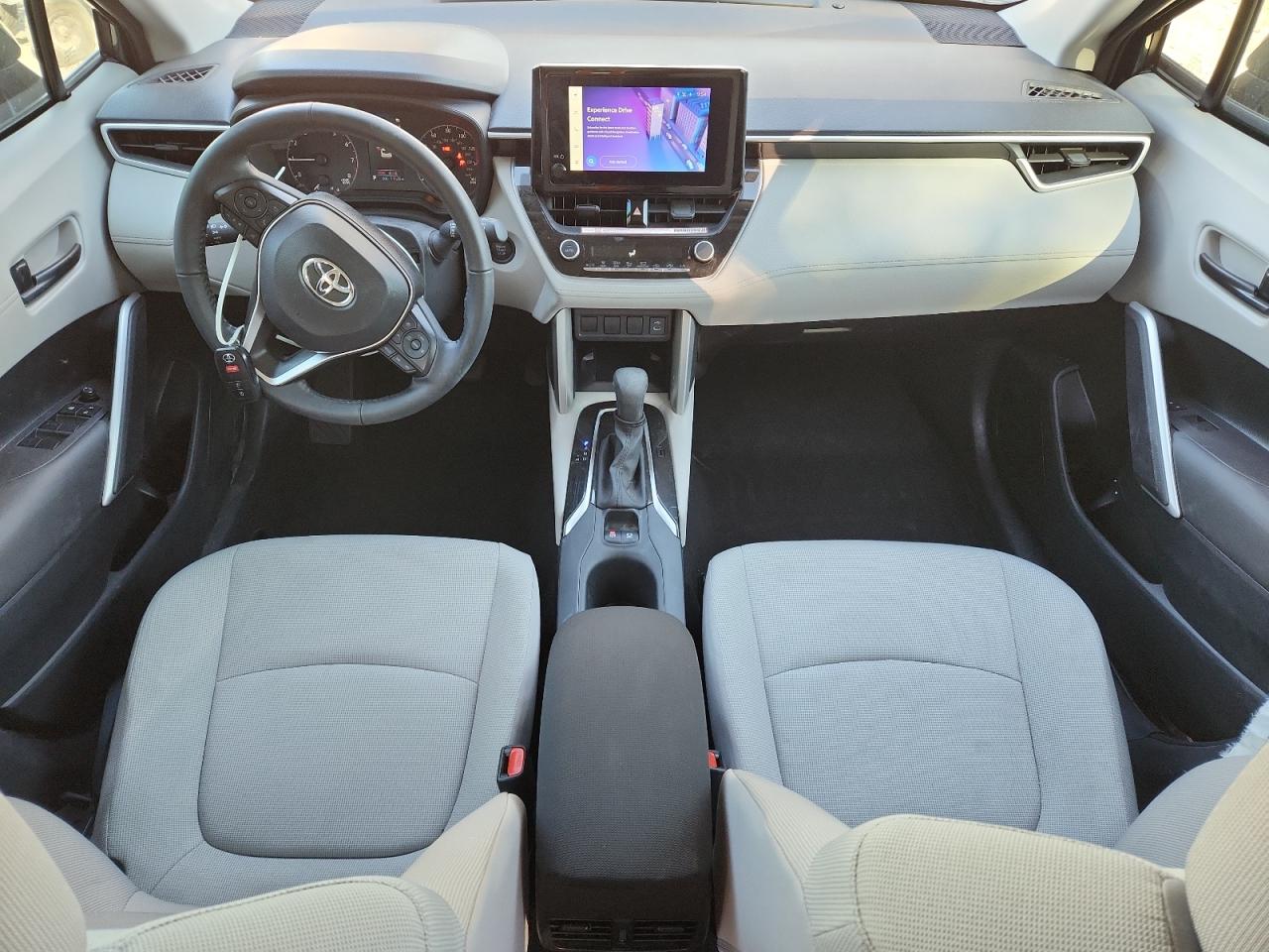 2024 TOYOTA COROLLA CROSS LE photo 8