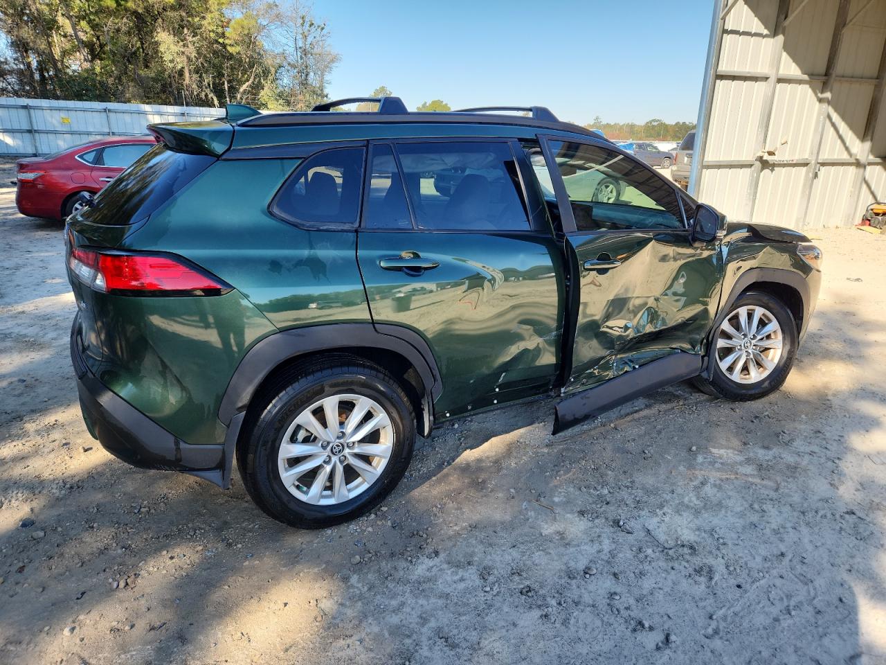 2024 TOYOTA COROLLA CROSS LE photo 3