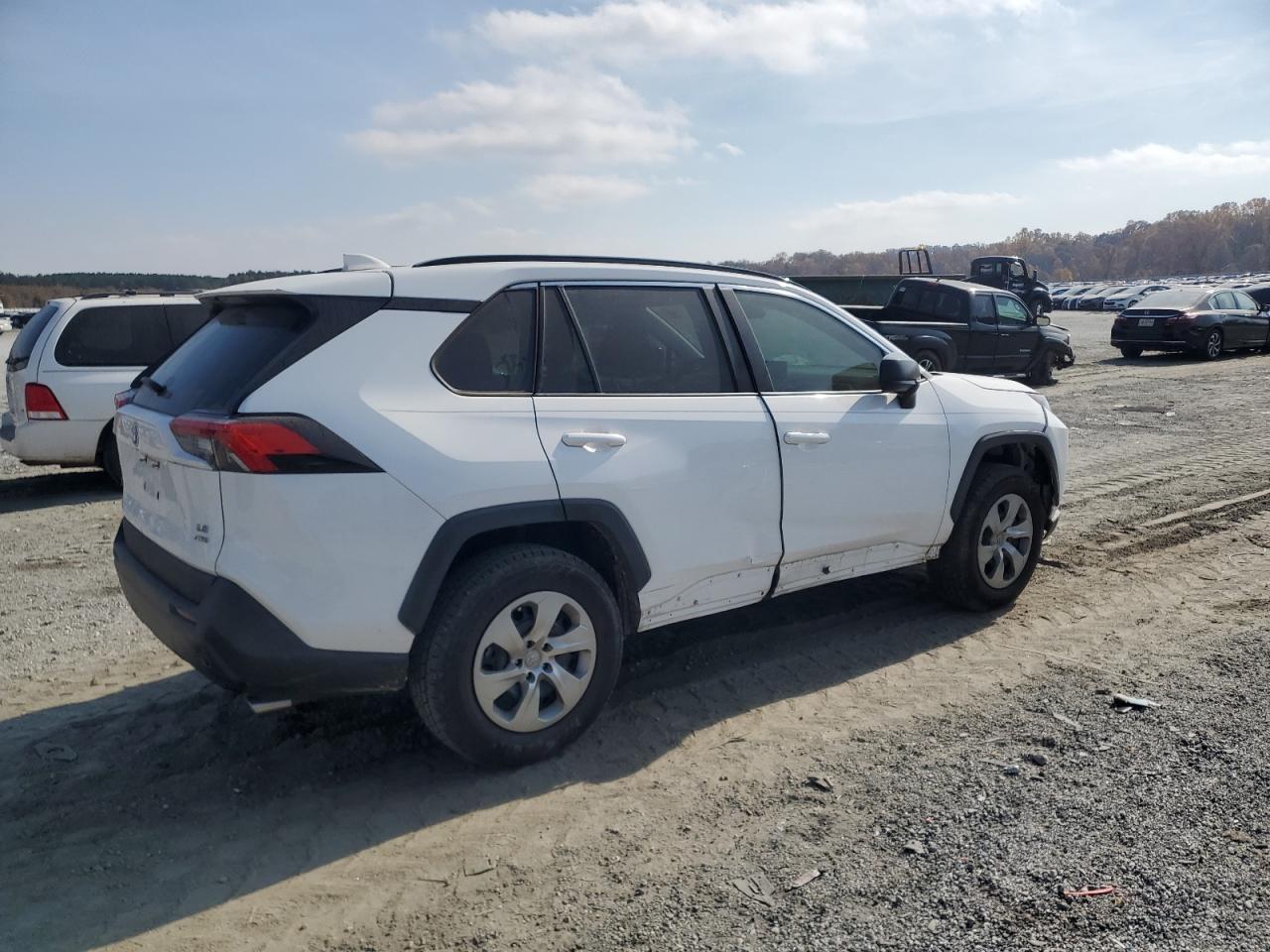 2021 TOYOTA RAV4 LE photo 5