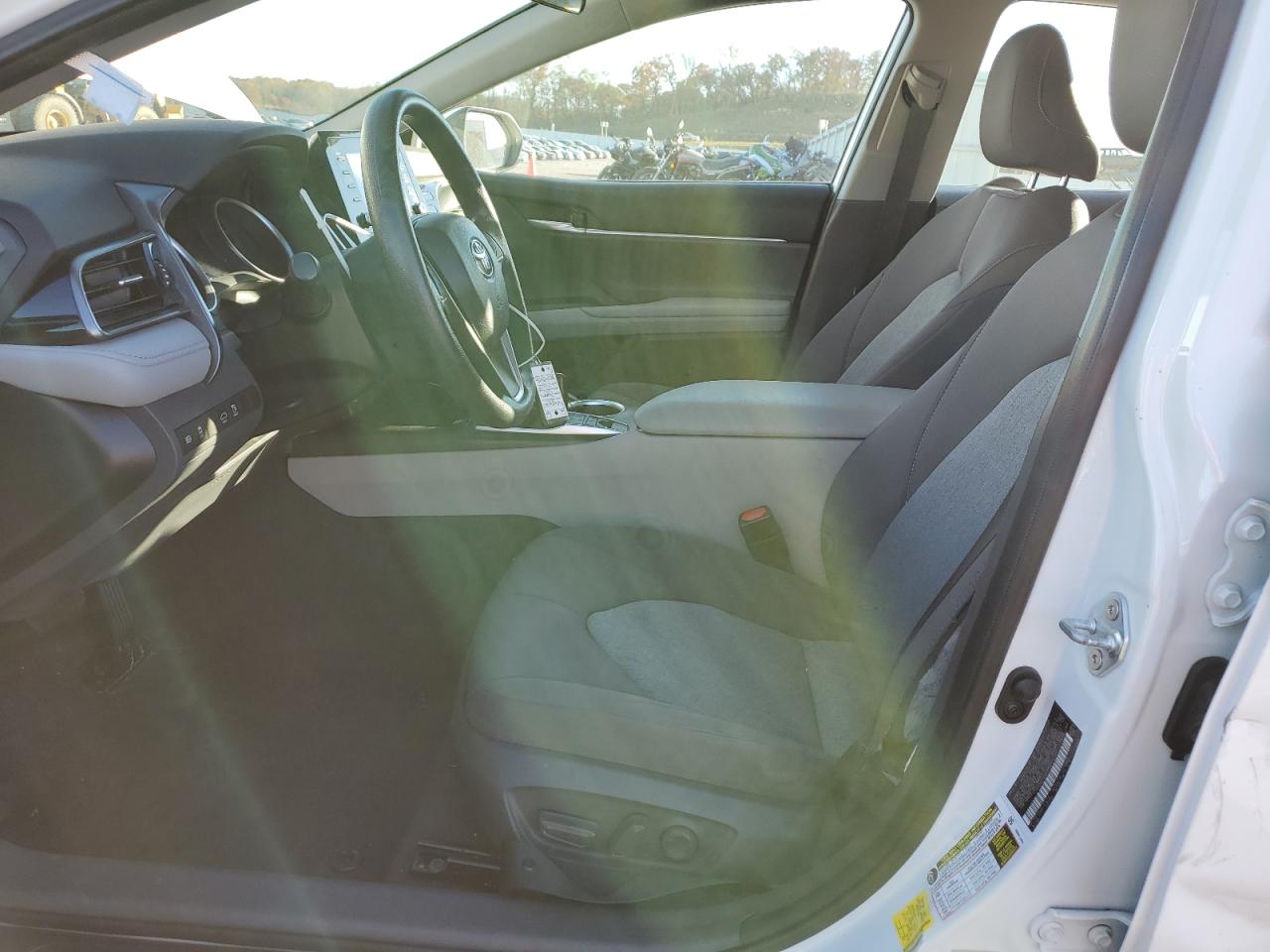 2021 TOYOTA CAMRY LE photo 7