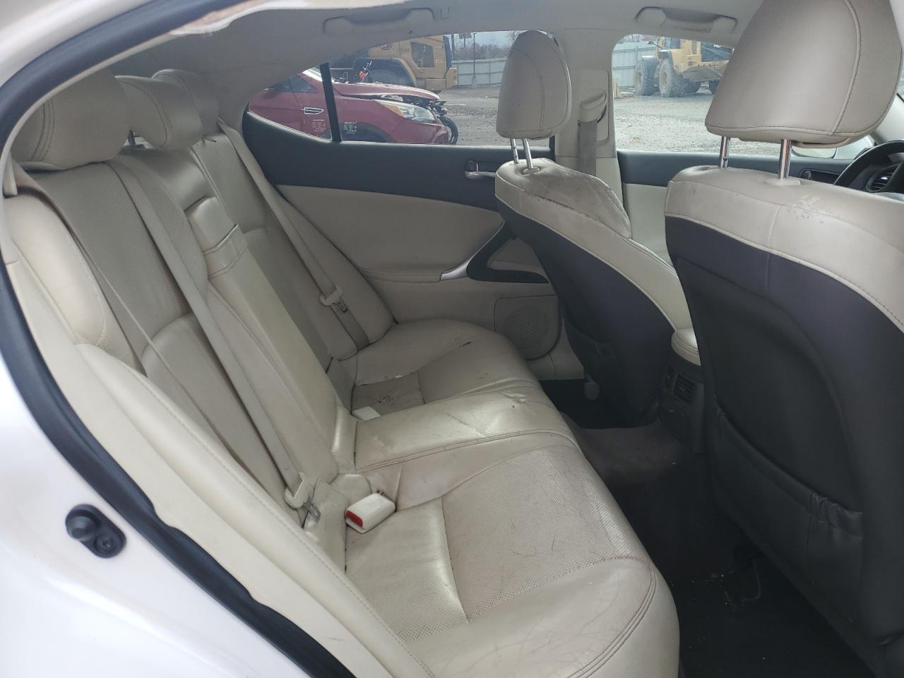 2011 LEXUS IS 250 photo 28