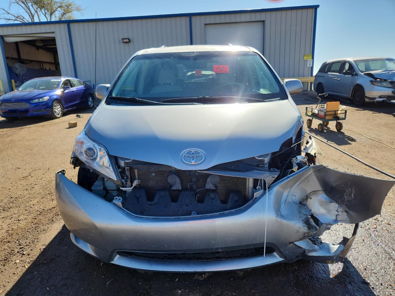 2013 TOYOTA SIENNA XLE photo 5