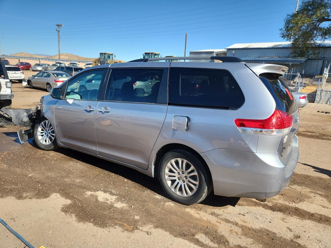 2013 TOYOTA SIENNA XLE photo 2