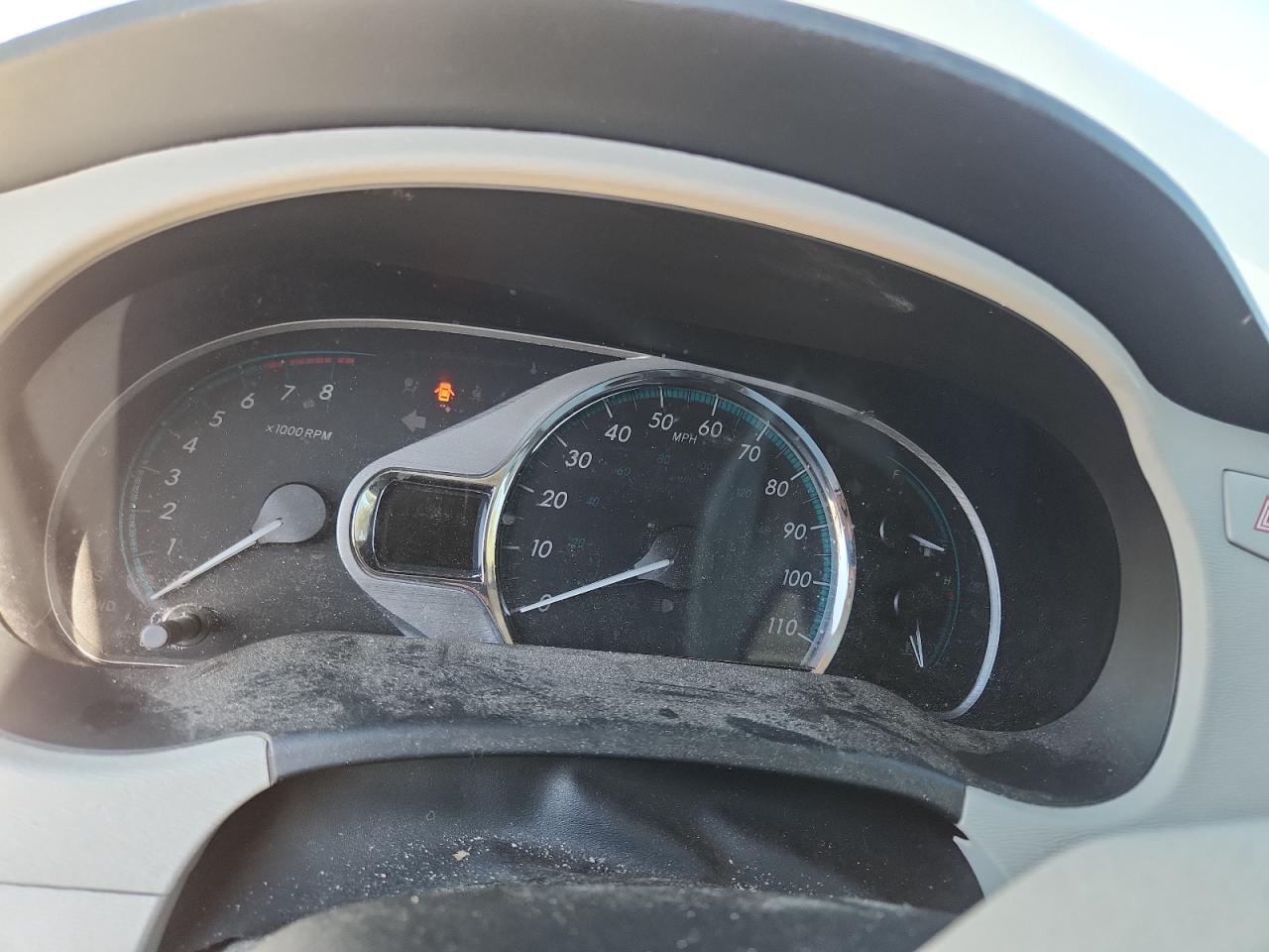2013 TOYOTA SIENNA XLE photo 9