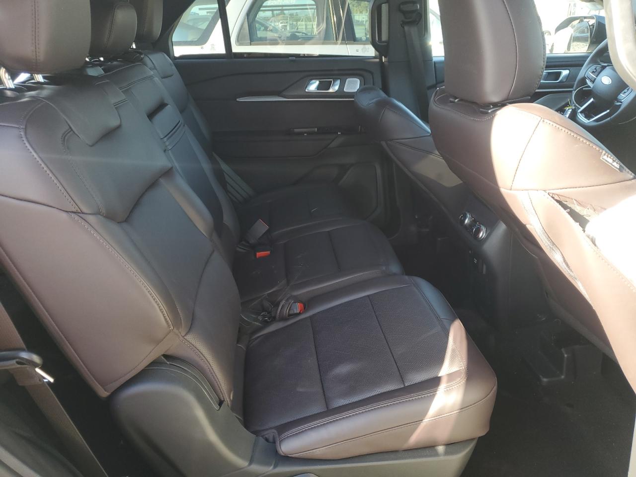 2025 FORD EXPLORER PLATINUM photo 11