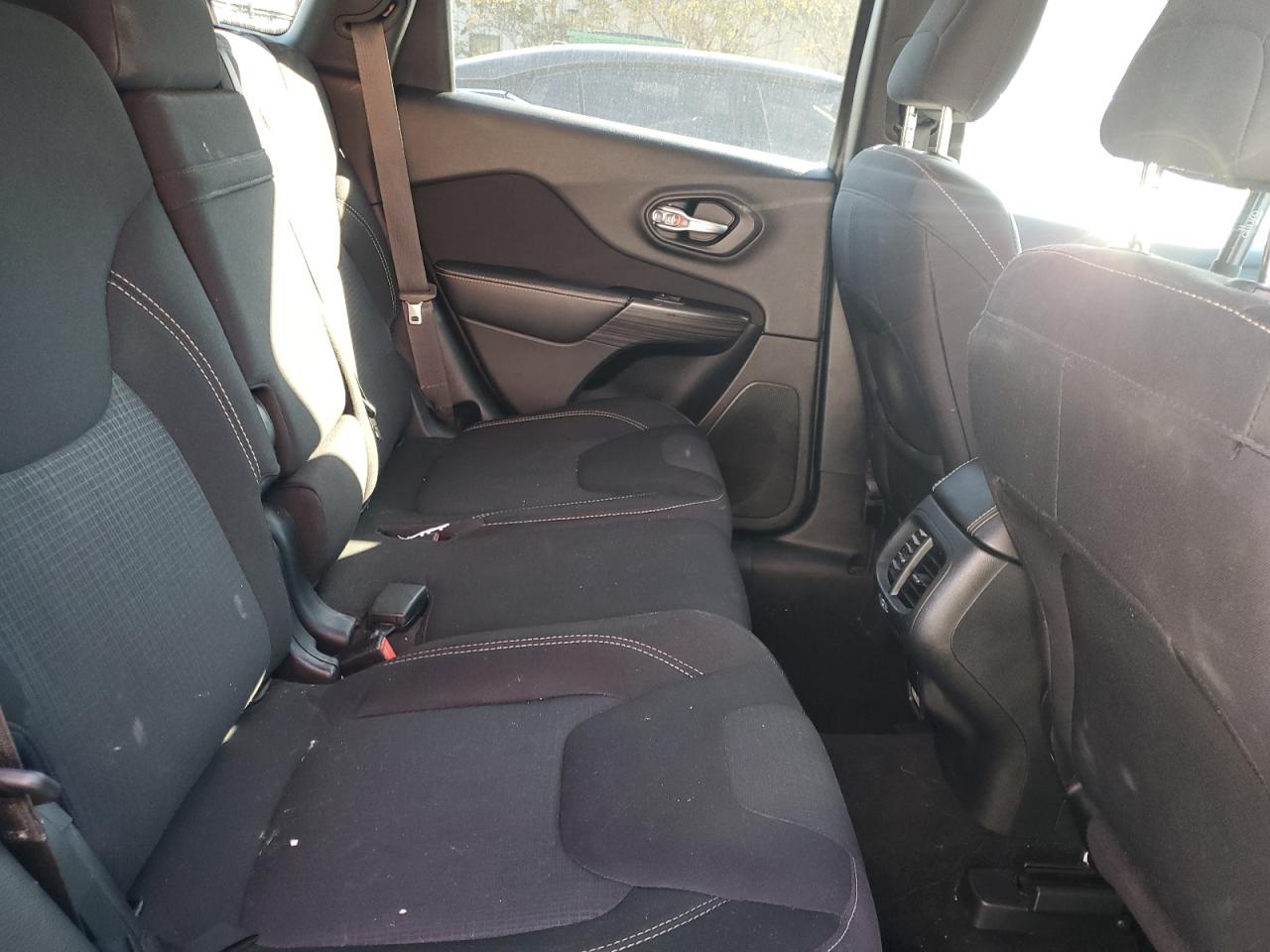2015 JEEP CHEROKEE LATITUDE photo 11