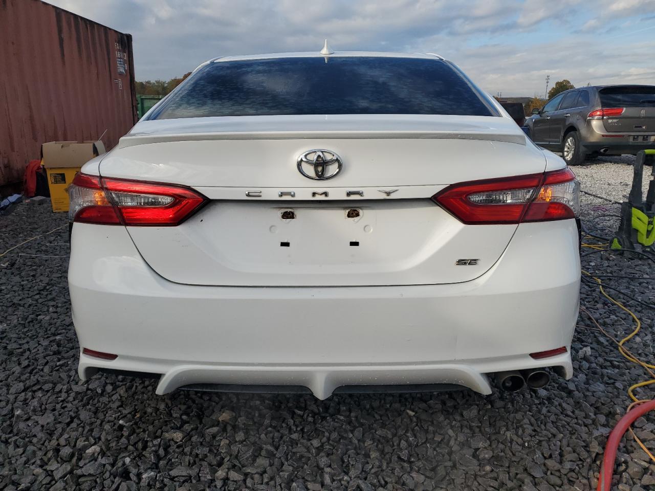 2018 TOYOTA CAMRY SE photo 11