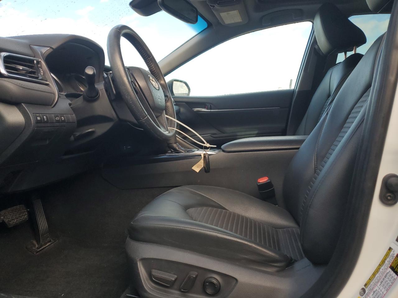 2018 TOYOTA CAMRY SE photo 13