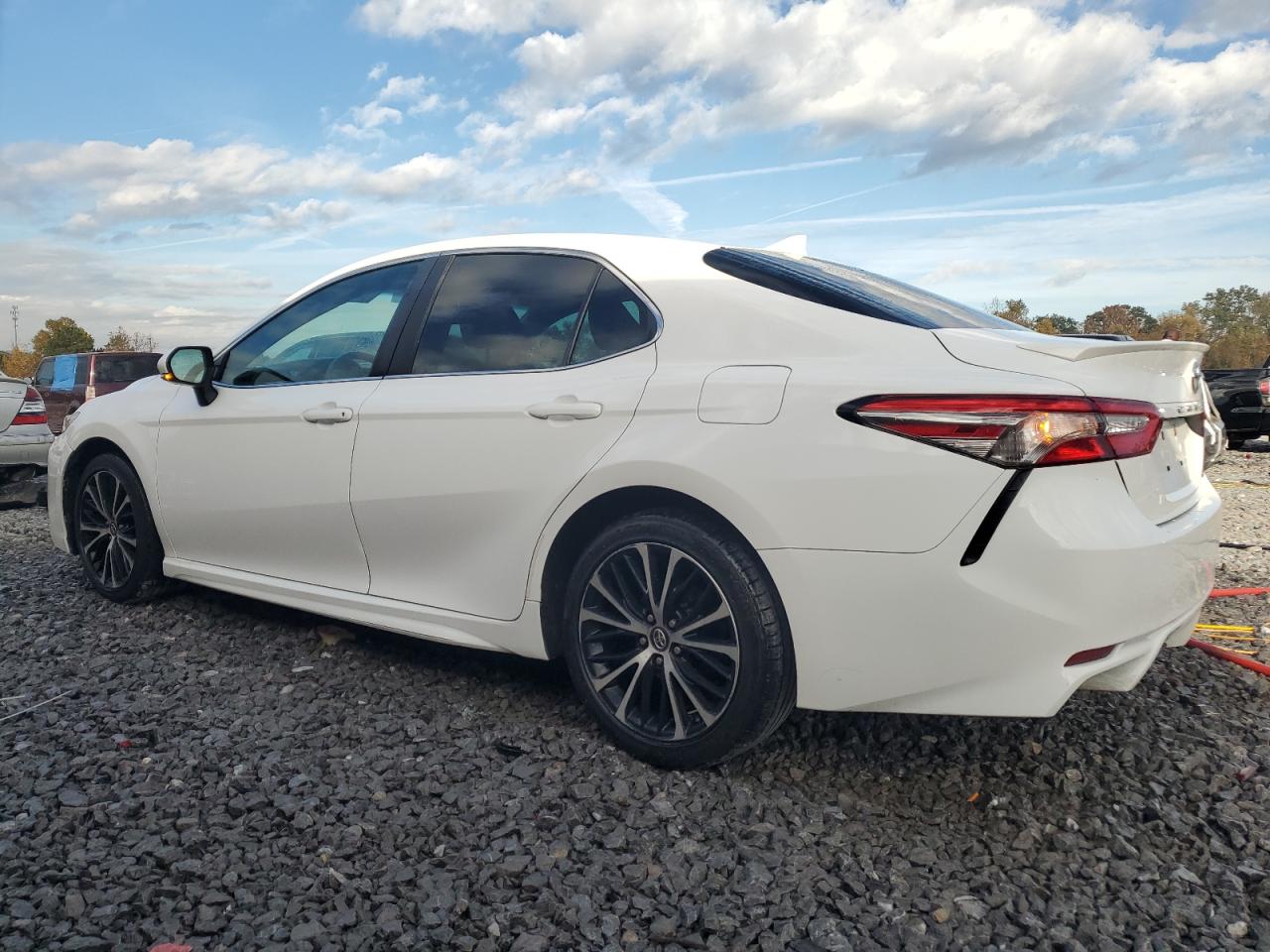 2018 TOYOTA CAMRY SE photo 3