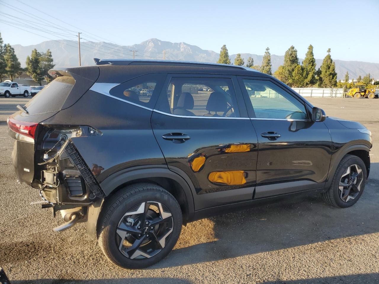 2025 KIA SELTOS EX photo 5