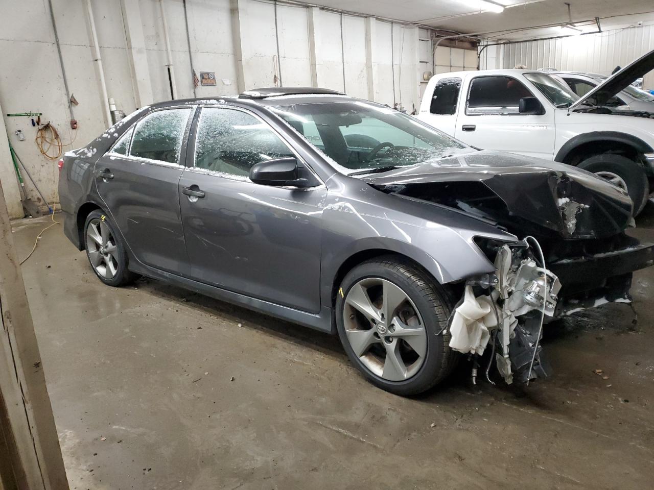 2014 TOYOTA CAMRY L photo 10