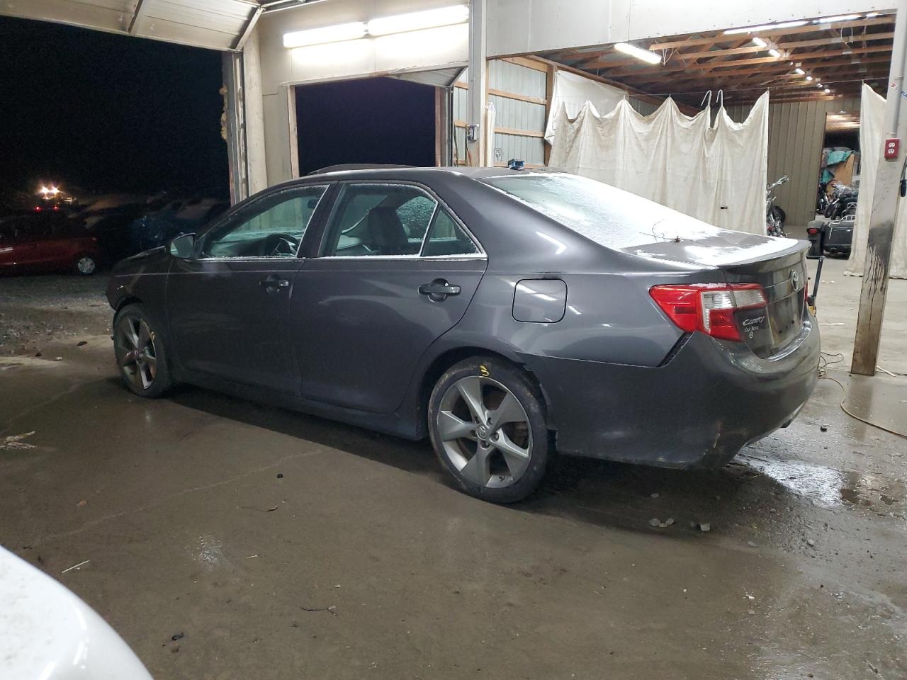 2014 TOYOTA CAMRY L photo 4