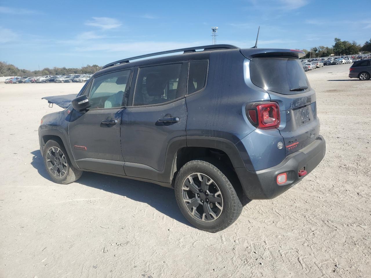 2023 JEEP RENEGADE TRAILHAWK photo 3