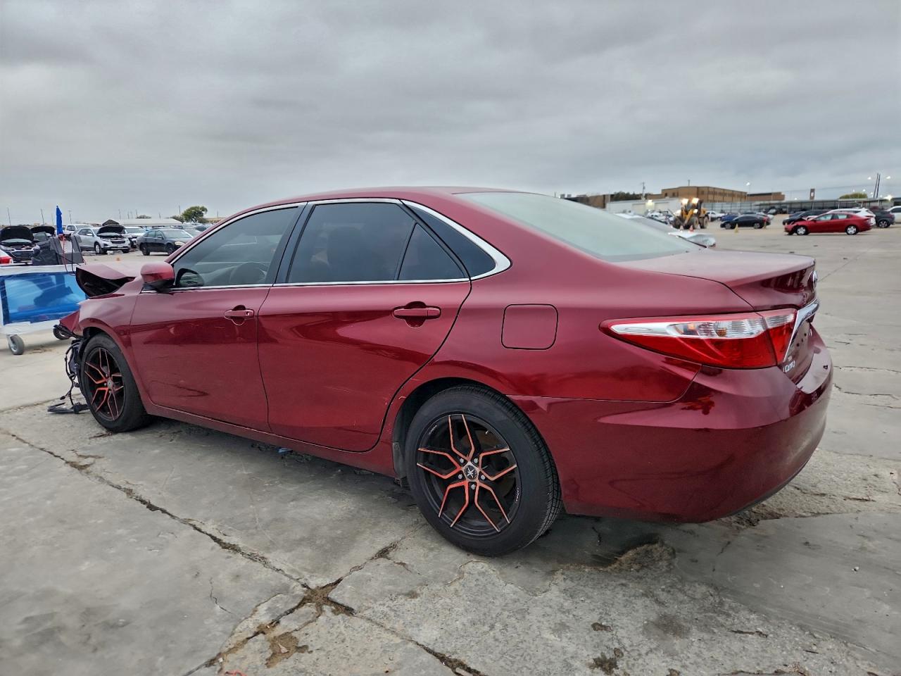2016 TOYOTA CAMRY LE photo 3