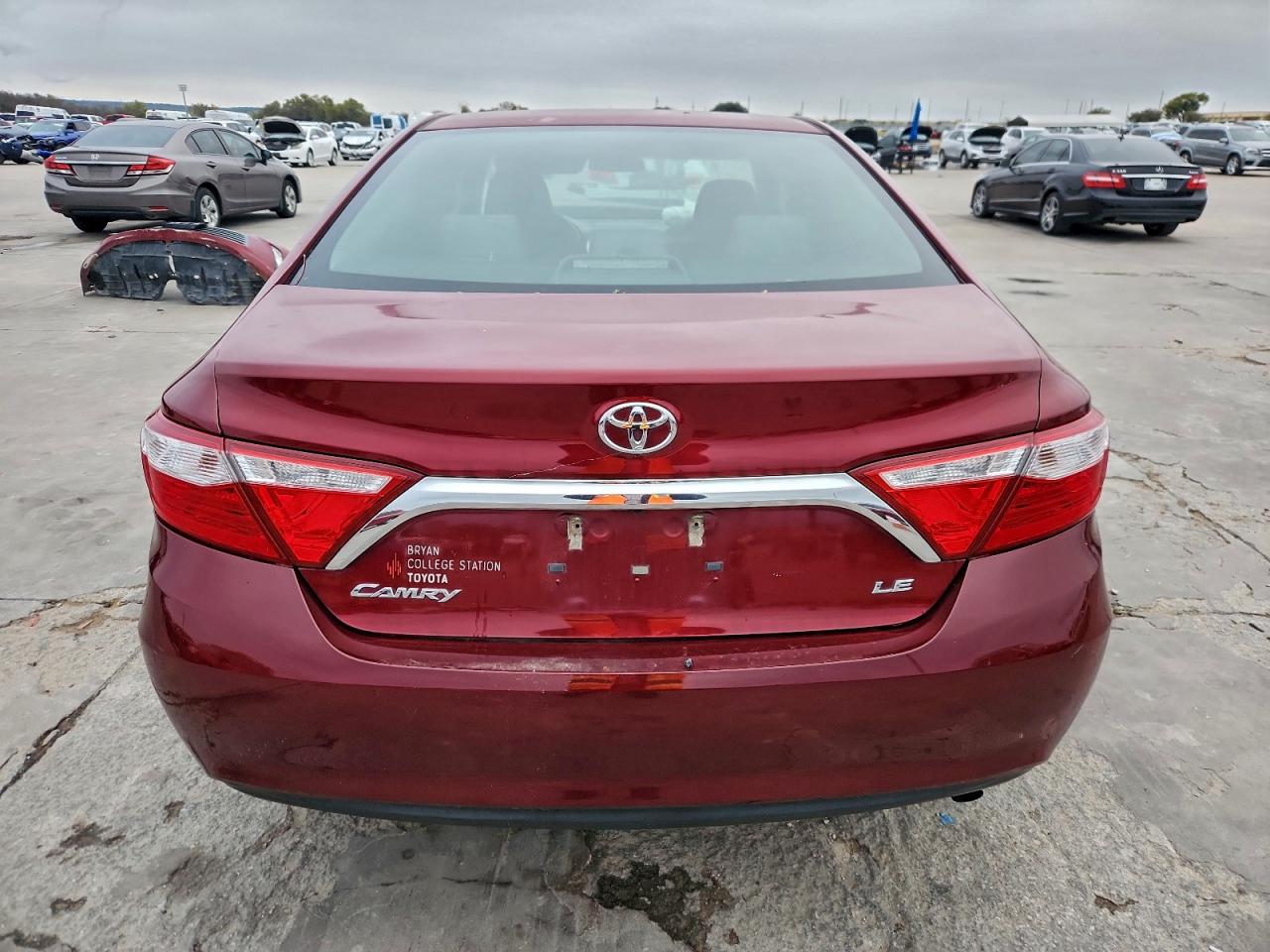 2016 TOYOTA CAMRY LE photo 11
