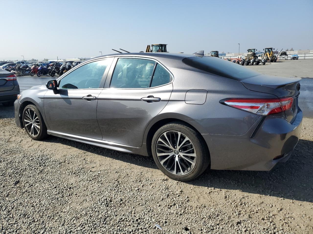 2020 TOYOTA CAMRY SE photo 2