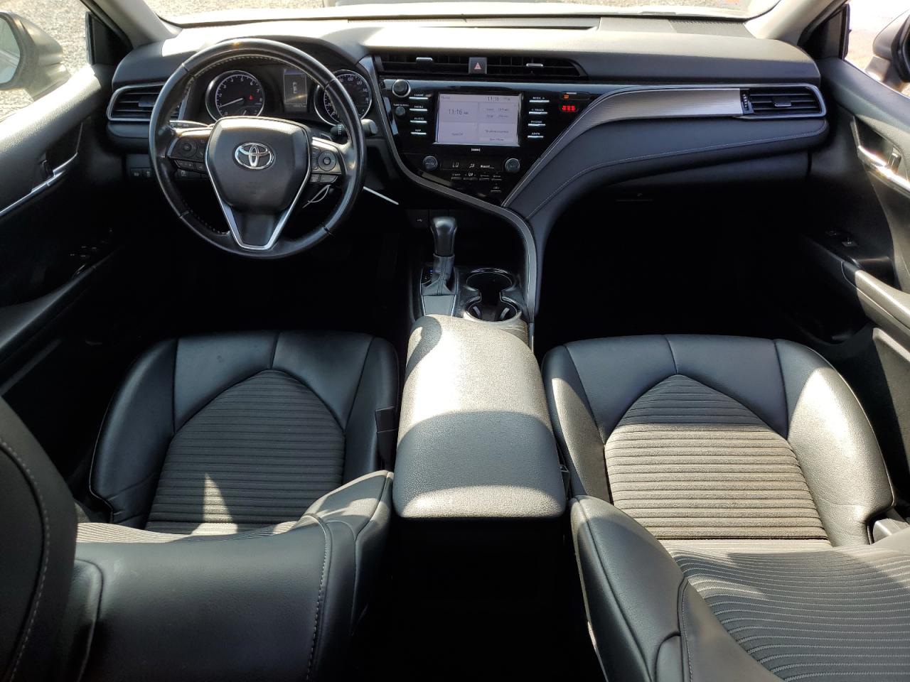 2020 TOYOTA CAMRY SE photo 8