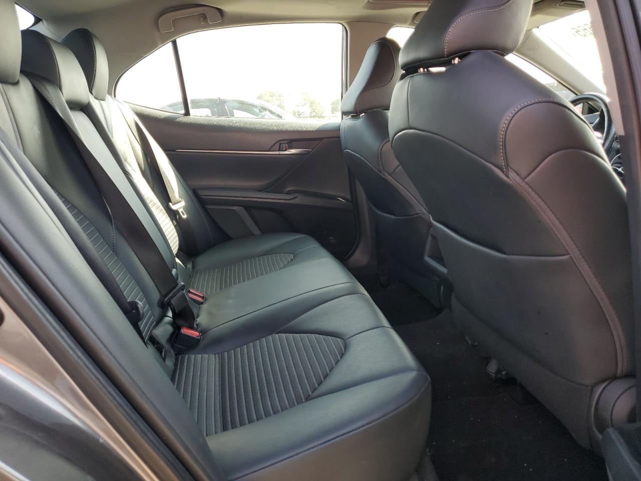 2020 TOYOTA CAMRY SE photo 10