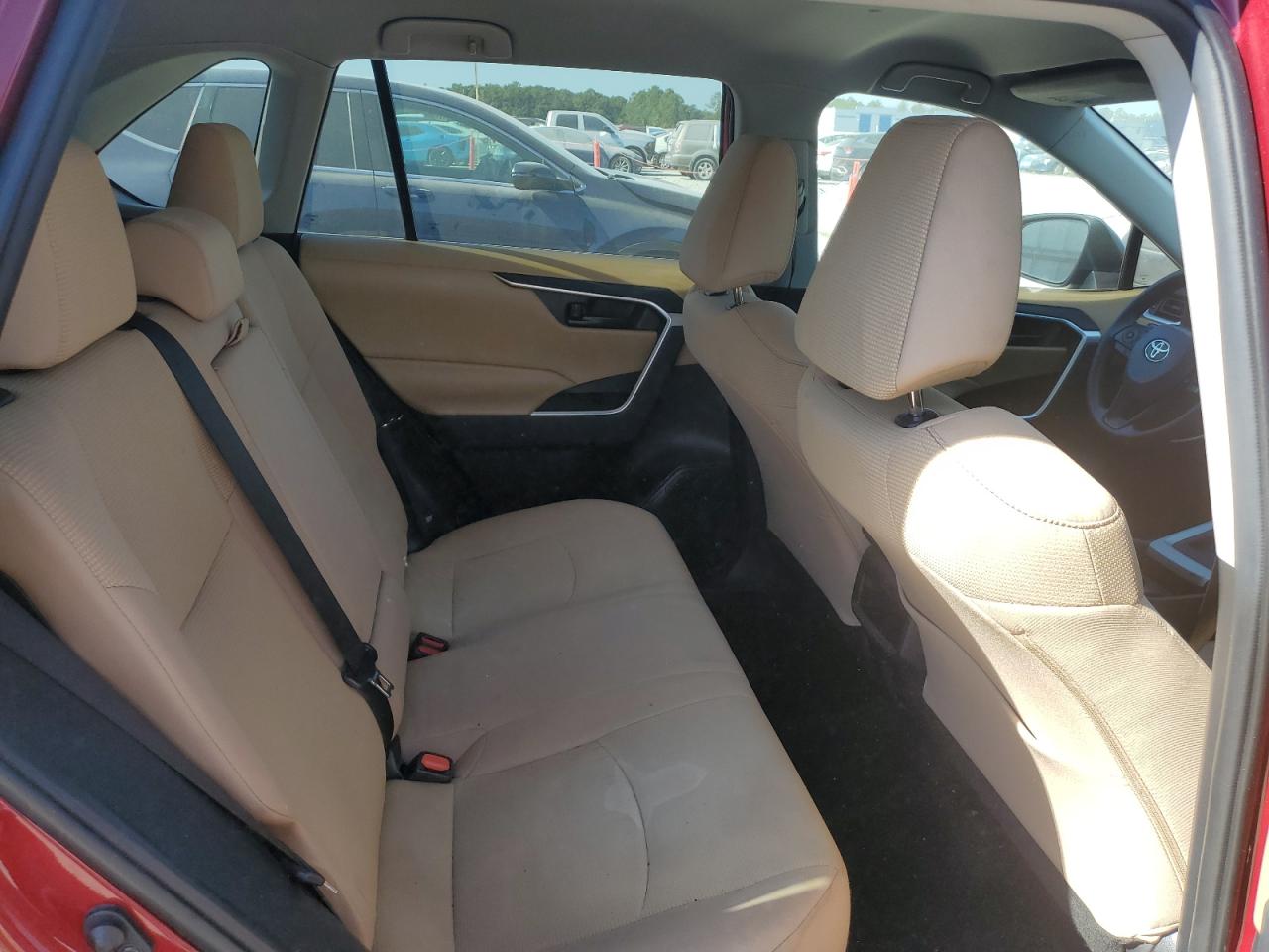 2021 TOYOTA RAV4 LE photo 31