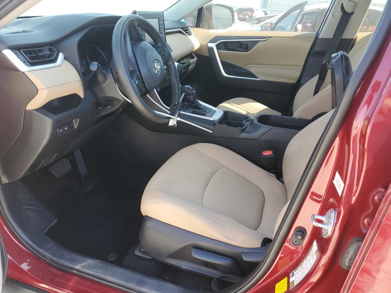 2021 TOYOTA RAV4 LE photo 19