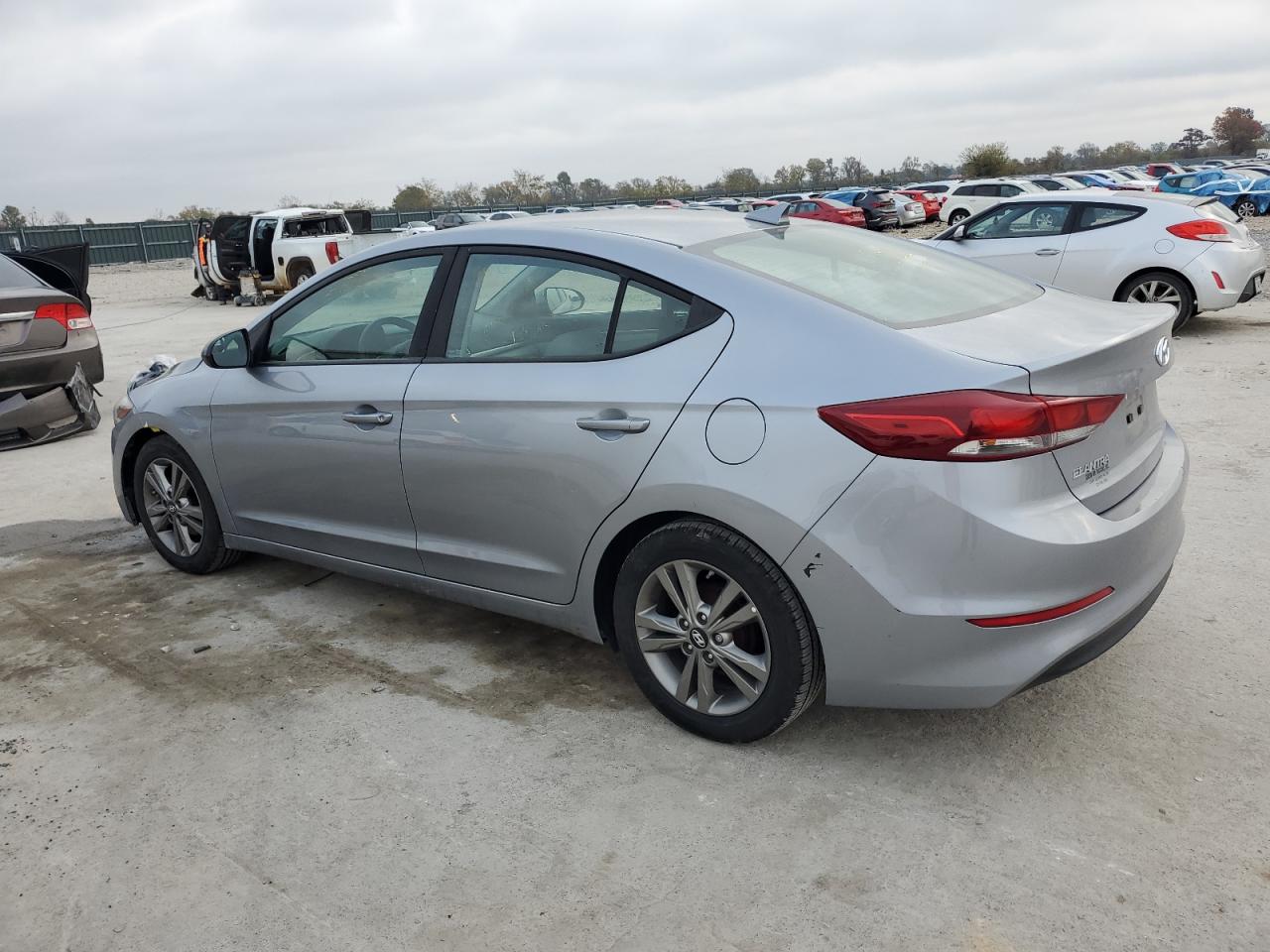 2017 HYUNDAI ELANTRA SE photo 2