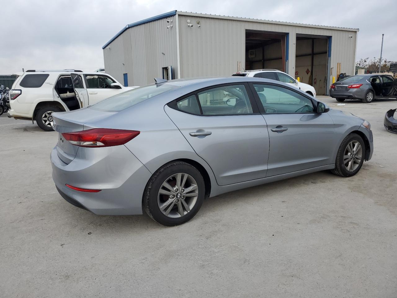 2017 HYUNDAI ELANTRA SE photo 3