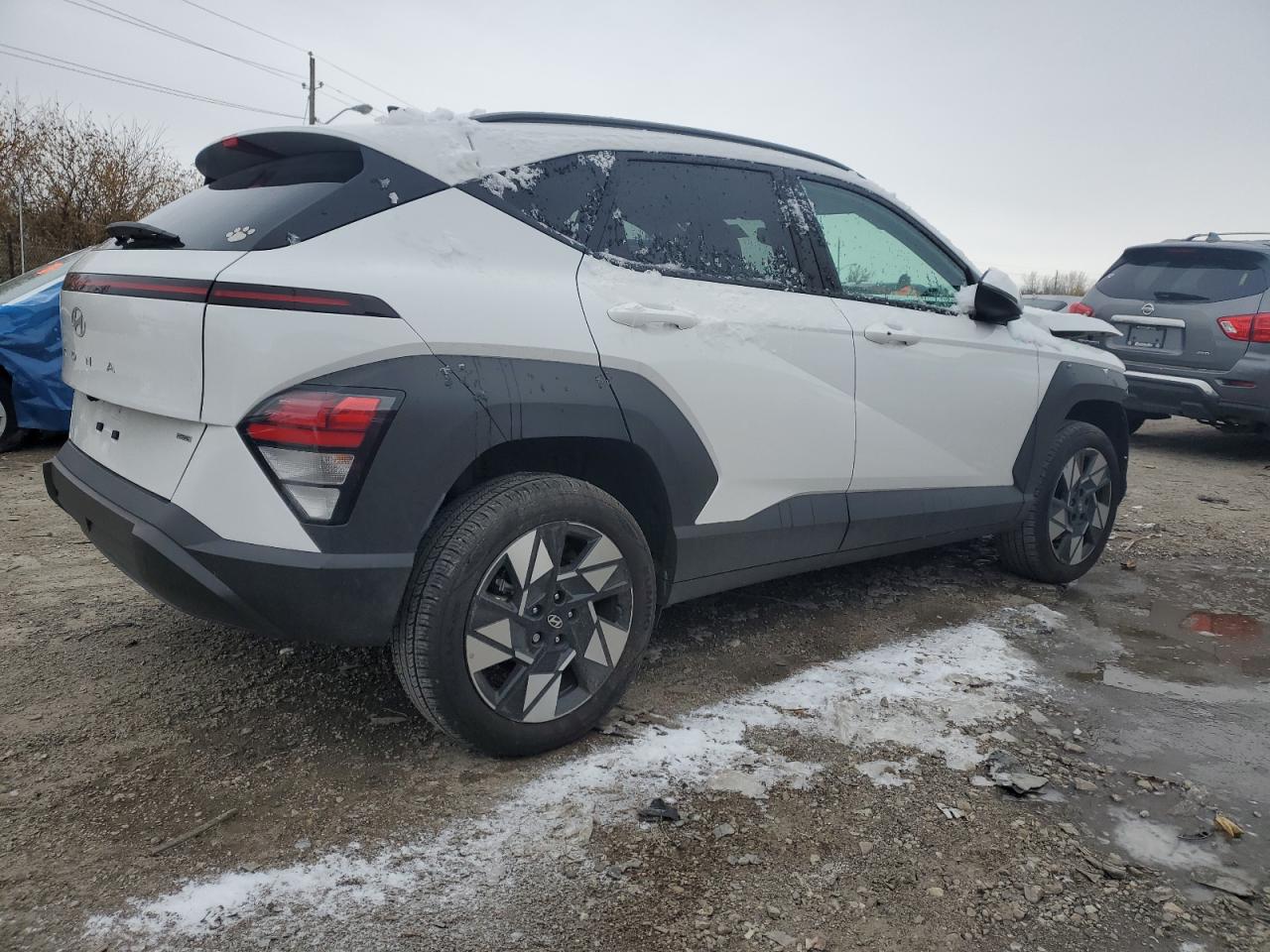 2025 HYUNDAI KONA SEL photo 3
