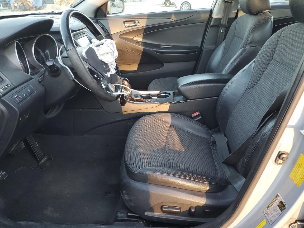 2011 HYUNDAI SONATA SE photo 13