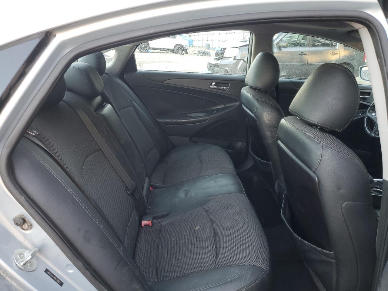 2011 HYUNDAI SONATA SE photo 19