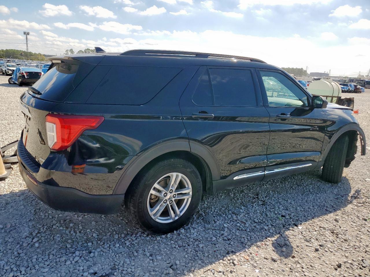 2020 FORD EXPLORER XLT photo 3