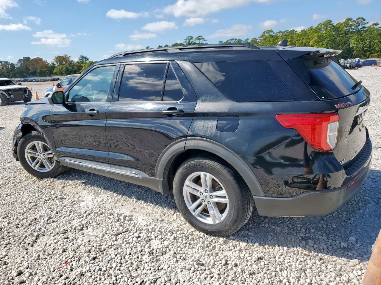 2020 FORD EXPLORER XLT photo 2