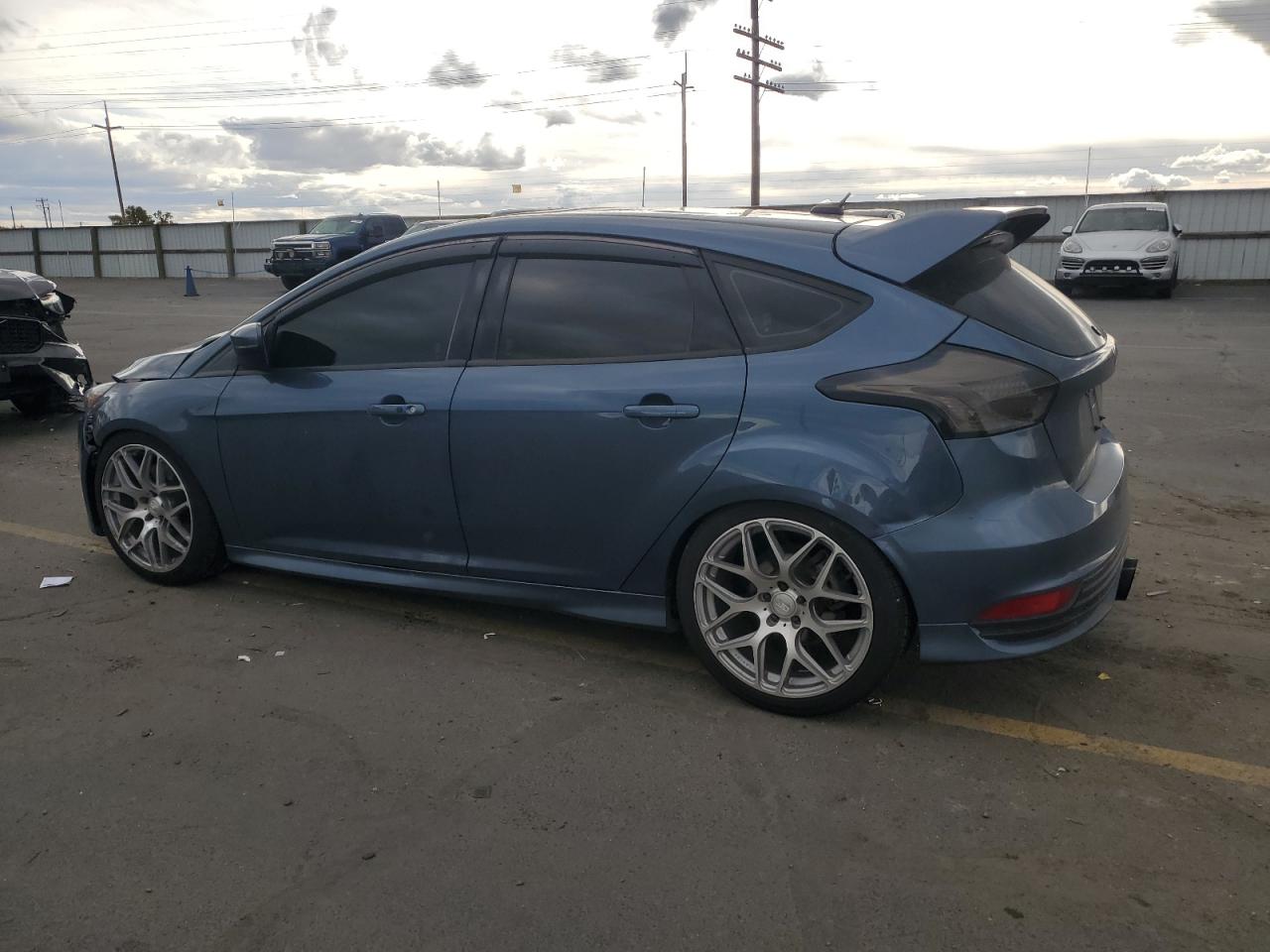 2018 FORD FOCUS photo 2