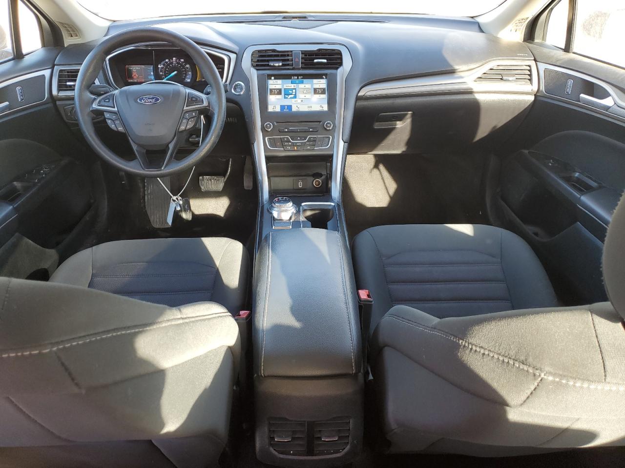 2017 FORD FUSION SE photo 8