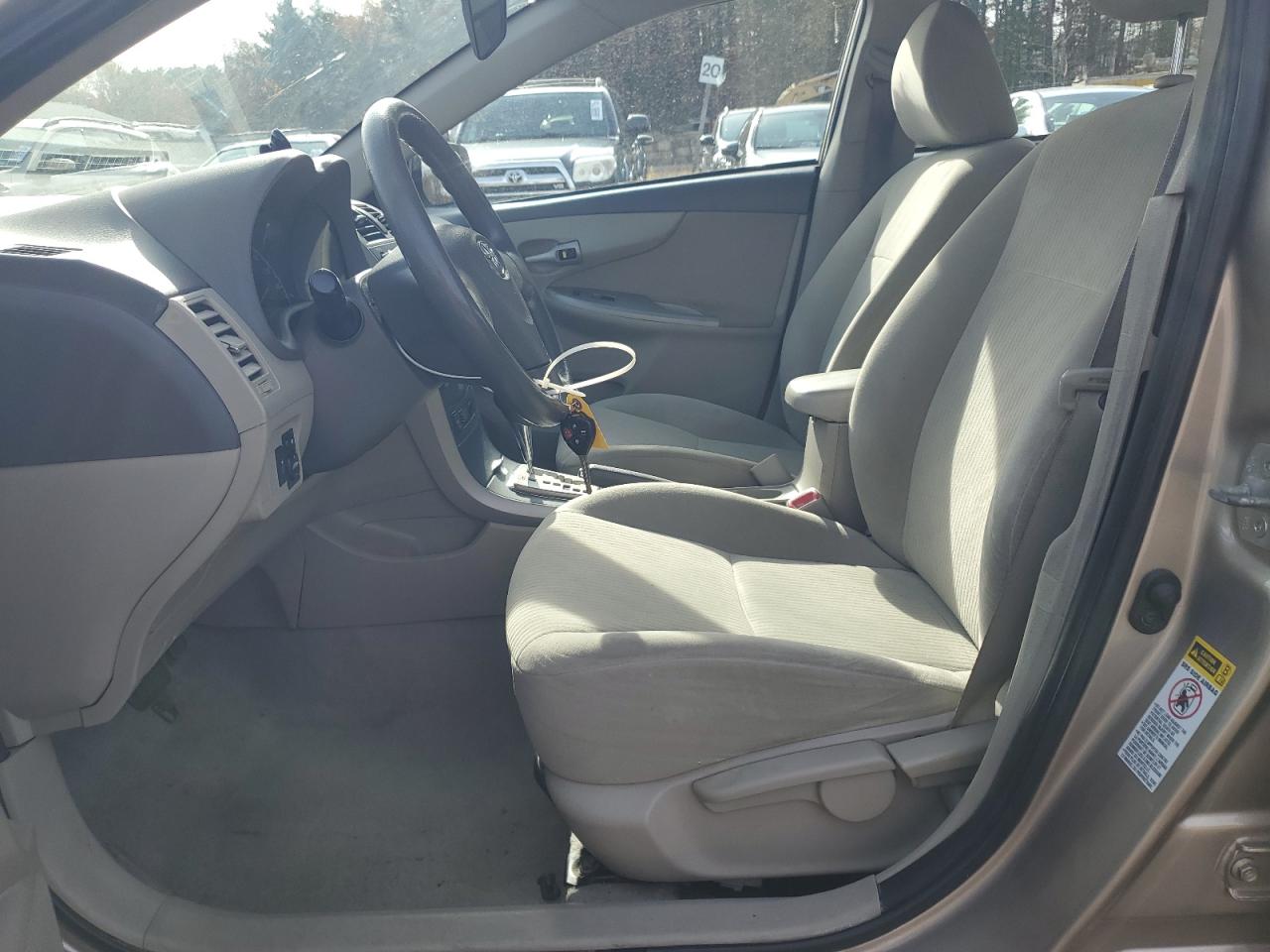 2010 TOYOTA COROLLA LE photo 7